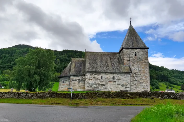 Norwegen, Vik, Hove Steinkirche
